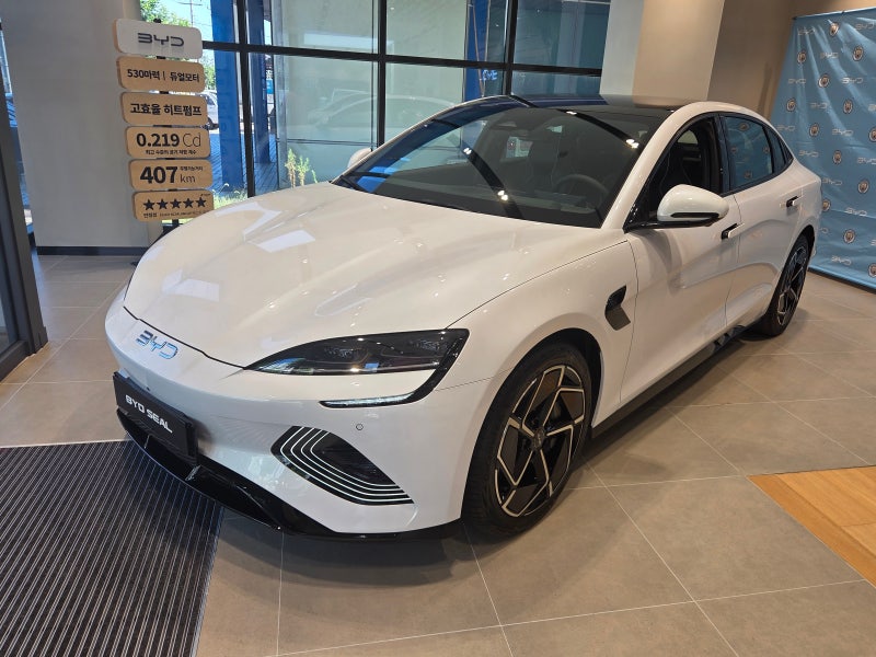 BYD 씰 가격보다 궁금했던 AWD 주행거리, 전시장에서 체크해 보니