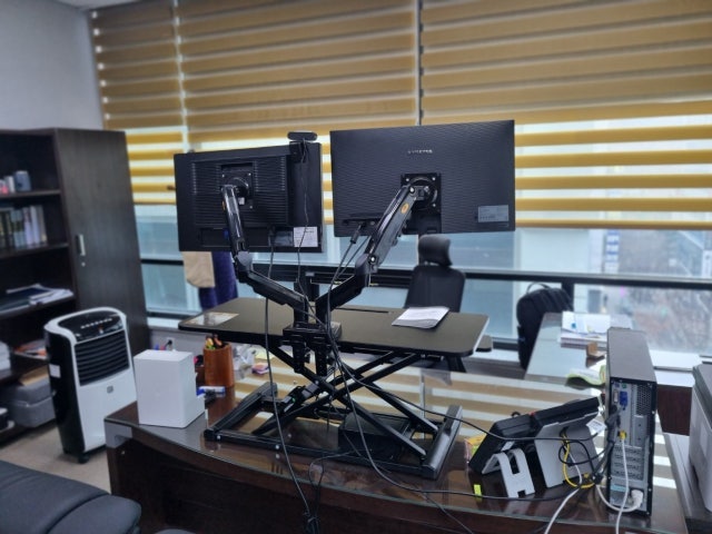 모션데스크 루나랩 OTSD-01 후기, 전동 높이조절이라 앉았다 서서 일하기 편해요