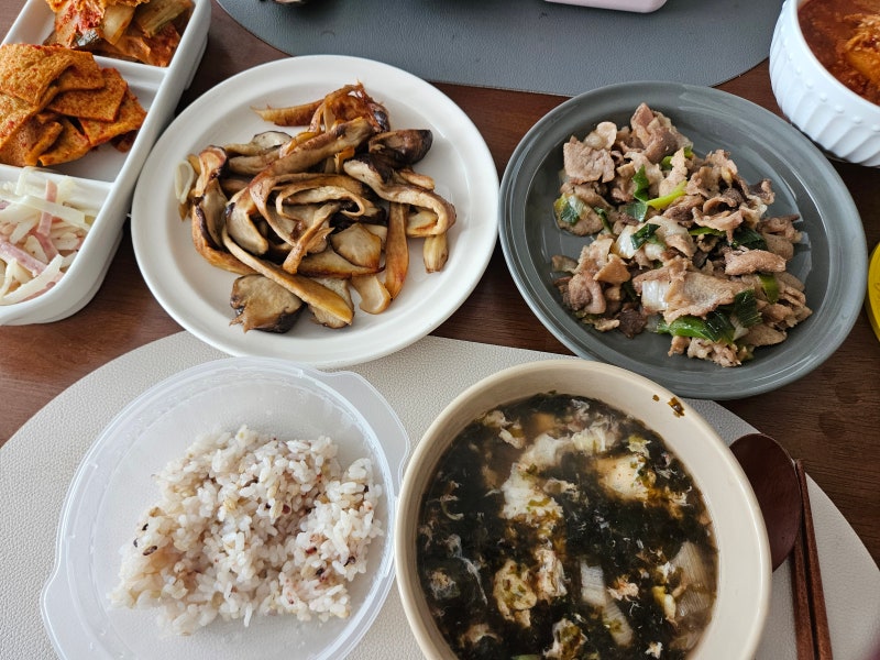 밥상에 국은 하나 있어야죠. 김계란국 끓이기