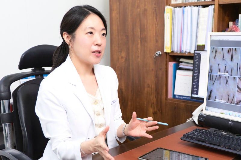 신논현 탈모병원, 지루성 두피염 때문에 머리카락이 빠질 수 있나요?