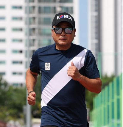 “걷는 것조차 힘들었는데 다시 21km” 이봉주 나이 근육긴장이상증 아내 김미순 처조카 입양....