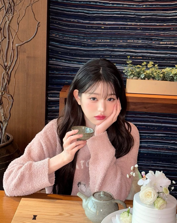 빵도 먹고 파스타도 먹는데 저 몸이 나오는 이유, 48kg 장원영 몸매의 비결