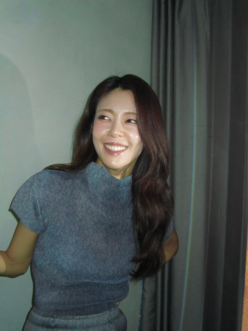 삭발까지 각오했던 이윤지 맞아? 두 딸 엄마 된 40대에 오히려 옷이 더 과감해졌다