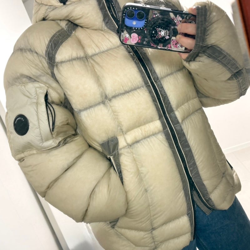 cp컴퍼니 26fw 디디쉘 후드 다운자켓 실버버치 M 씨피컴퍼니 패딩 착샷