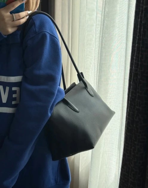 요즘 인기 가방 더로우 테라스백 수납력과 감성까지 챙긴 가방 40만원대도 알아보기