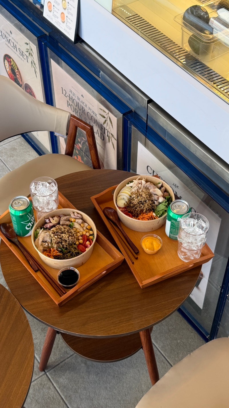 Jeju Hallim Poke Restaurant: Pet-Friendly Dining at Pike Pike | @pikepike.jeju