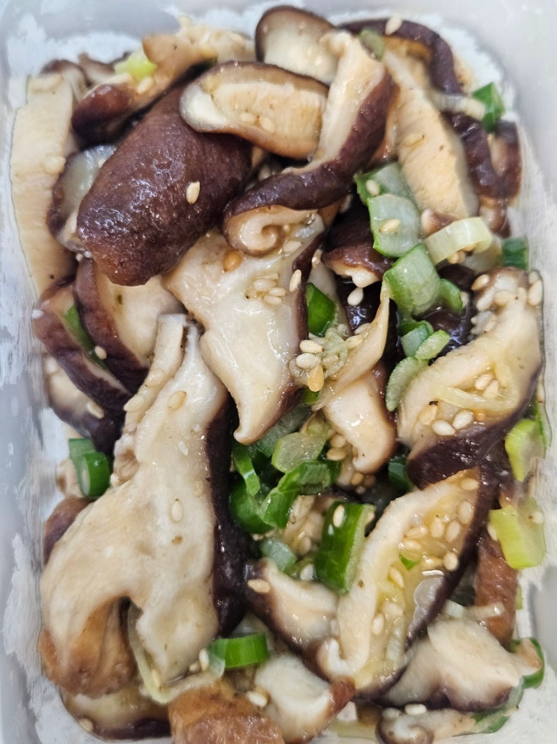 실리콘찜기 요리 | 후라이팬 없이 표고버섯나물 간단하게 만들기