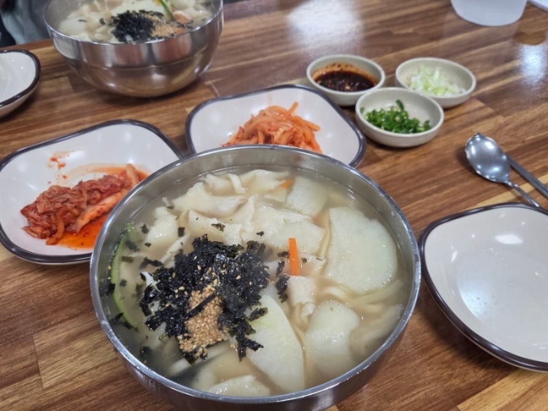 속초 옛날수제비 평일에도 웨이팅 있는 손칼제비 맛집