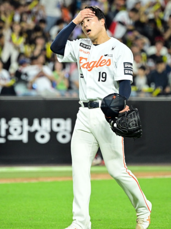 "한화에선 동료였는데 AG에선 적이다" 왕옌청, 마지막 등판 5실점에도 방심 못하는 이유"