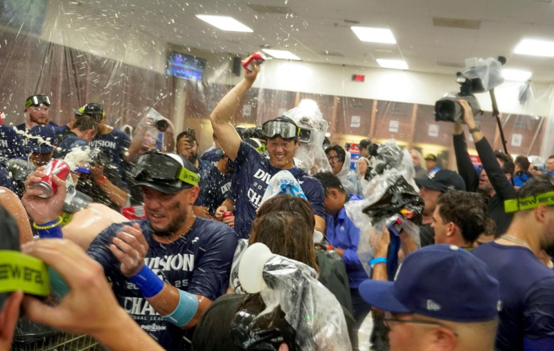 다저스 또 해냈다…14년 연속 PS 진출, MLB 역사에 이름 올렸다