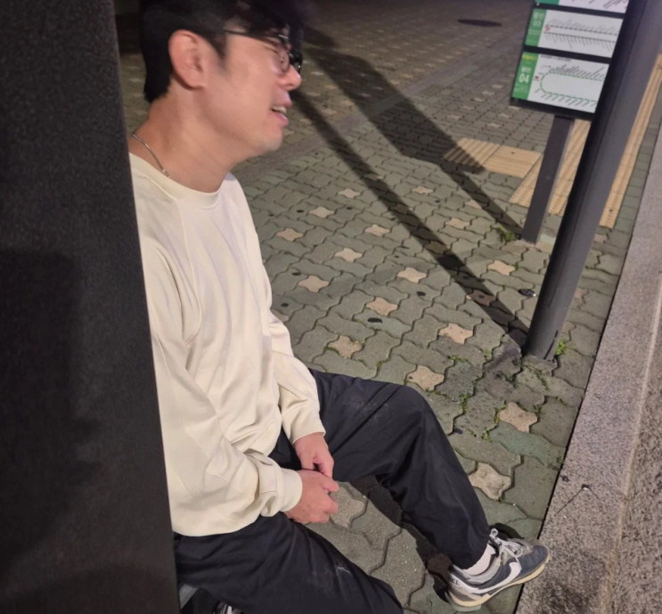 오열하는 청년에 노래 불러준 "30년차 무명가수" <b>이현섭</b>, 이것도 오....
