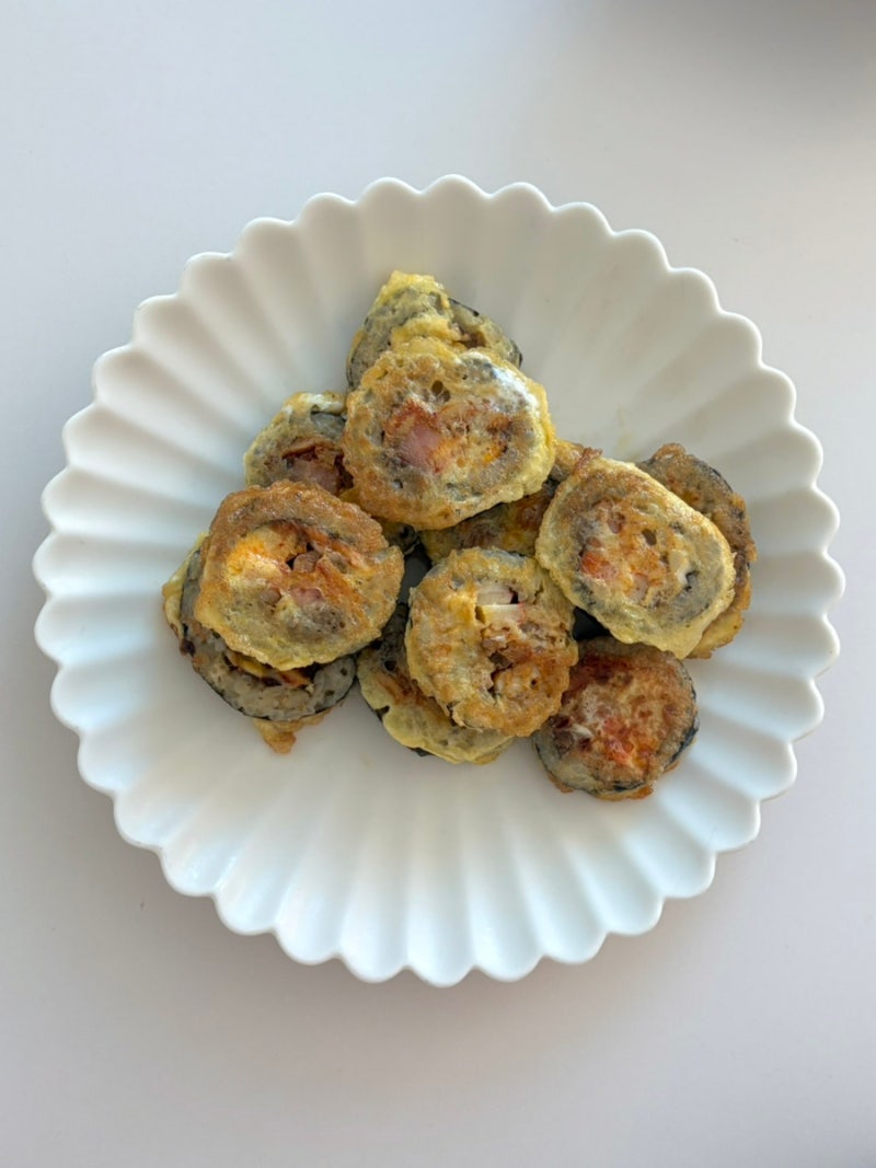 남은 김밥 요리, 계란물 묻혀 김밥전 만들기