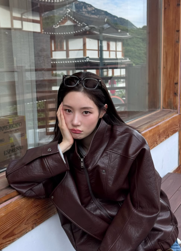 정채연이 이런 옷도 입네.. 청순한 줄만 알았는데 의외의 사복