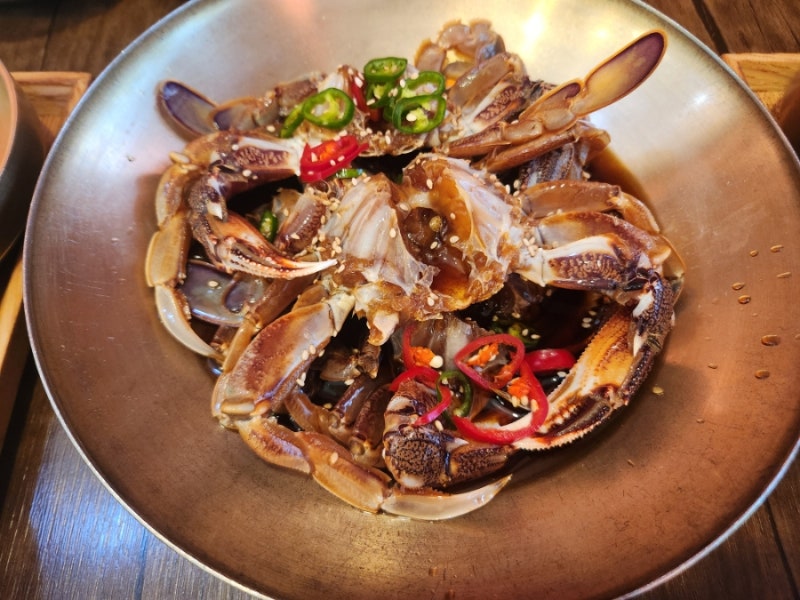 12가지 반찬에 청국장과 간장게장이 맛있는 한정식 원당 맛집 "김명주뜰안채밥상 원당점"