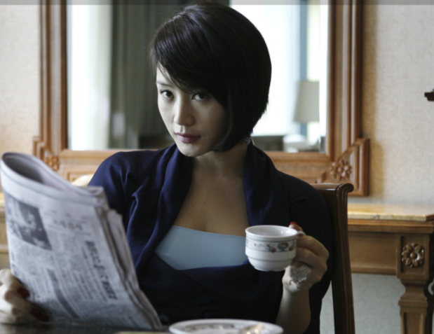 Kim Hye-soo's Profile: Education, Hometown, Wealth, Age, Height, Weight, Family, Mother, Younger Brother, Spouse, Yoo Hae-jin, Dating Rumors