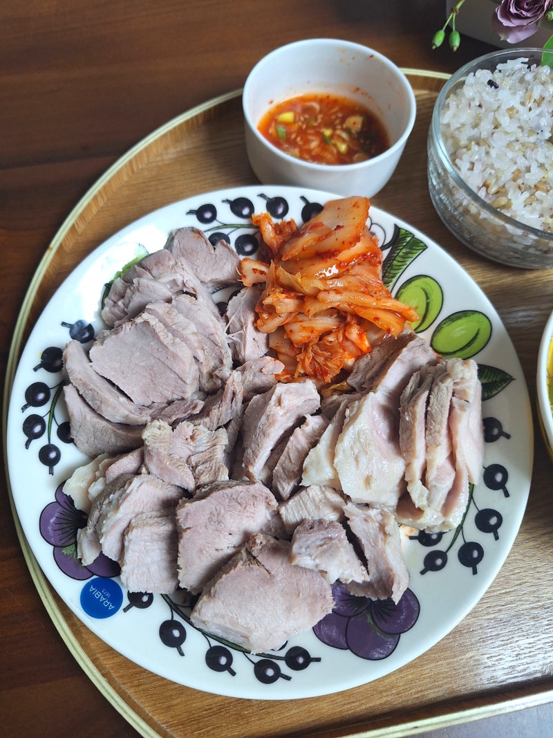 돼지 앞다리살 냄비 수육 레시피 삶는 시간 돼지수육 소스