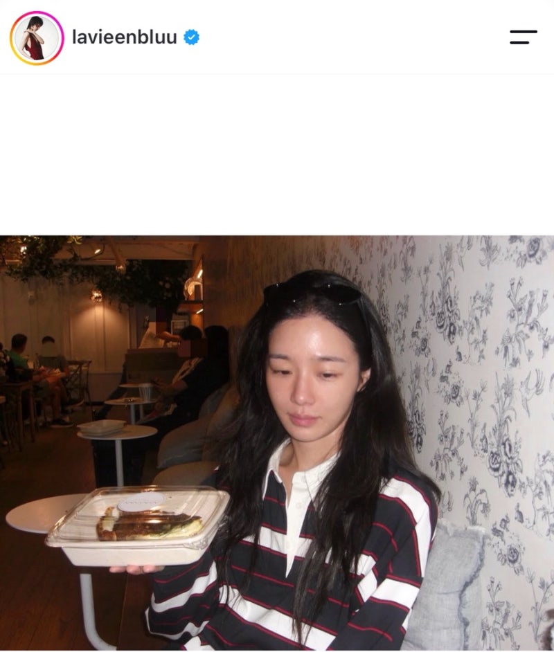9월 코디 고민 해결! 박규영 인스타 속 감성적인 럭비셔츠 활용법