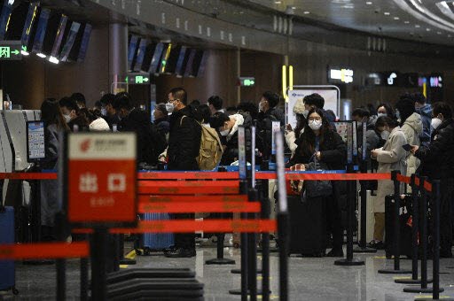 "무비자로 문 열어주더니 휴대전화 내놓으라고?" 중국 입국 시 '전자 자료 검사' 시행에 담긴 ....