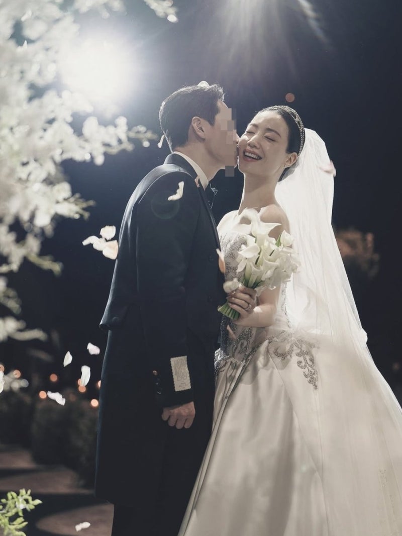 류화영 결혼식서 눈물 터진 진짜 이유, 신랑 정체보다 더 놀라운 그 한마디