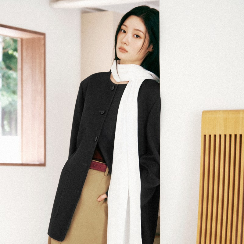 올가을 따라 입고 싶은 정채연 화보 속 온앤온 스웨이드자켓, 워크자켓 가을옷 데일리룩 추....