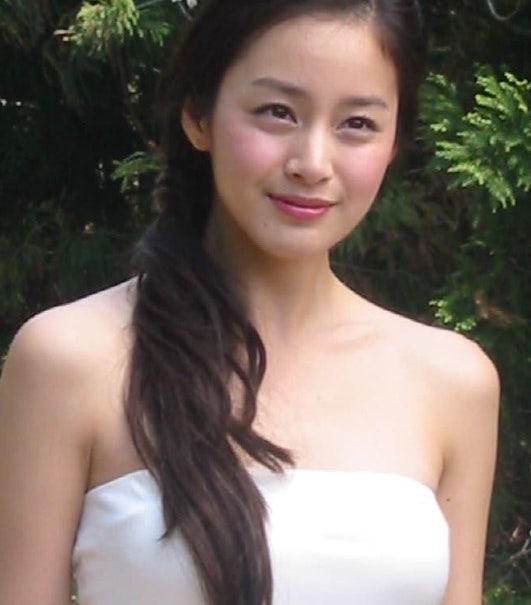 진짜 독보적이네... 말이 안 되는 김태희 리즈시절 실물 체감