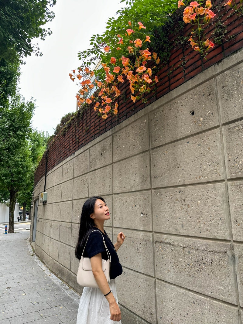 르메메 삭 누벨르 코디｜반팔 트위드 자켓 + 화이트 롱스커트