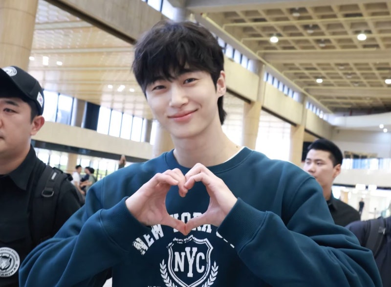 변우석 공항패션 9월 4일 출국 옷 정보! 맨투맨 청바지 브랜드 & 갓성비 대체템 좌표