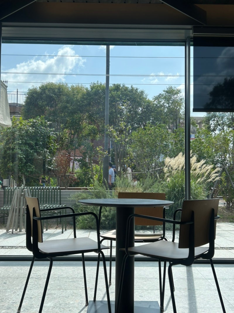 부산 달맞이 카페 해운대 애견동반 카페 더헛