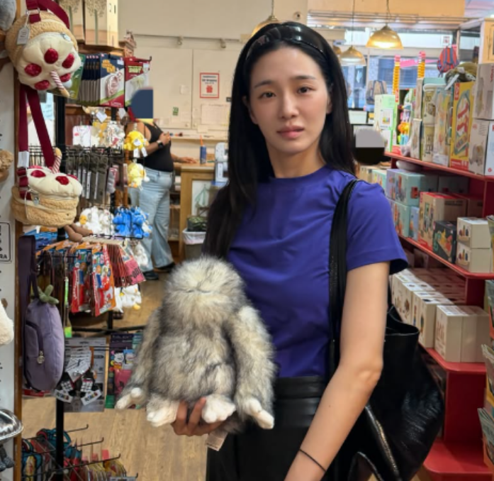 “꾸민 티 안 나는데 왜 이렇게 예쁘지?” 박규영, 뉴욕서 입은 ‘코스룩’ 가격 보니