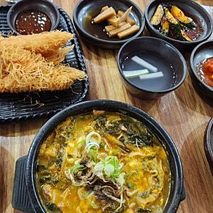 쌀쌀해지면 생각나는 감자탕 - 경주24시 등뼈감자탕