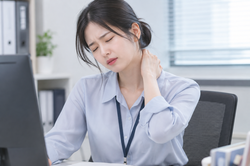 경추통증과 팔 저림, 신경이 원인이라면 신경차단술을 고려할 수 있습니다