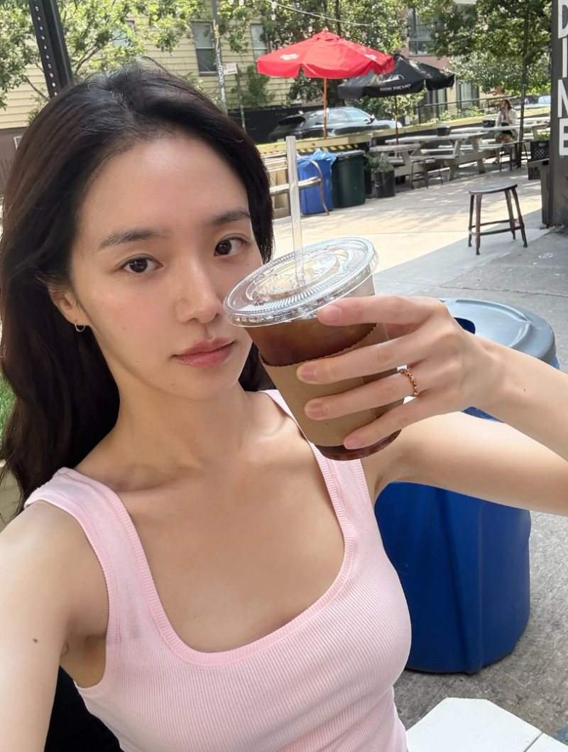 대학내일 표지모델로 JYP 캐스팅된 박규영, 평범한 대학생에서 스타 배우까지