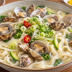 바지락칼국수 맛있게 끓이는 법｜시원하고 깊은 국물 내는 방법부터 쫄깃한 면 삶기까지 집....