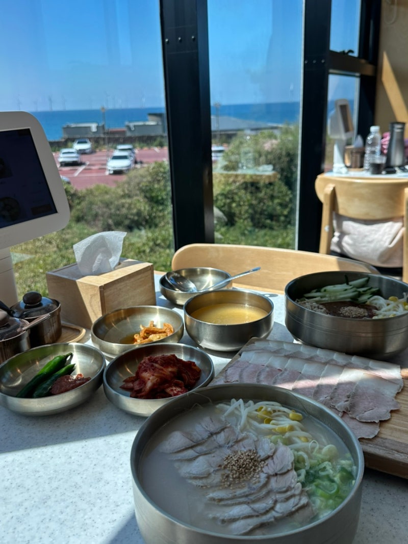 애월 현지인 맛집 바다 보면서 먹는 한담국수 곽지애월점