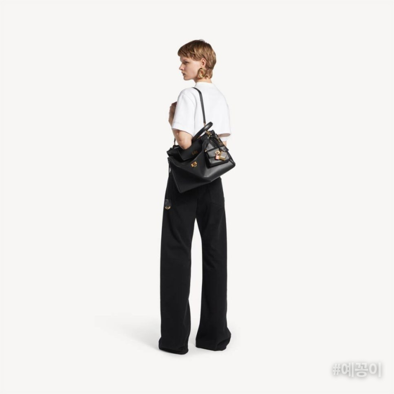 발렌시아가인줄.. 600만원대 로데오백 빼닮은 32만원 숄더백