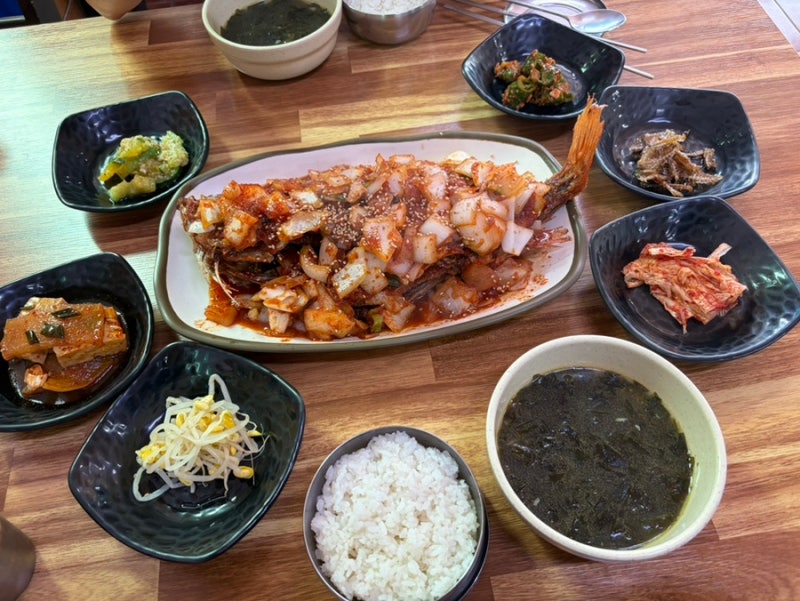 제주도 구좌읍 김녕리 우럭튀김 우리두리 아침식사 김녕해변 김녕해수욕장 세기알해변 식당....