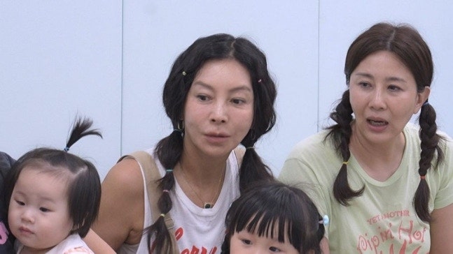 ‘같이 삽시다’ 황신혜, 매운맛 육아에 진땀 뻘뻘…“그래도 빨리 할머니 되고 싶어”