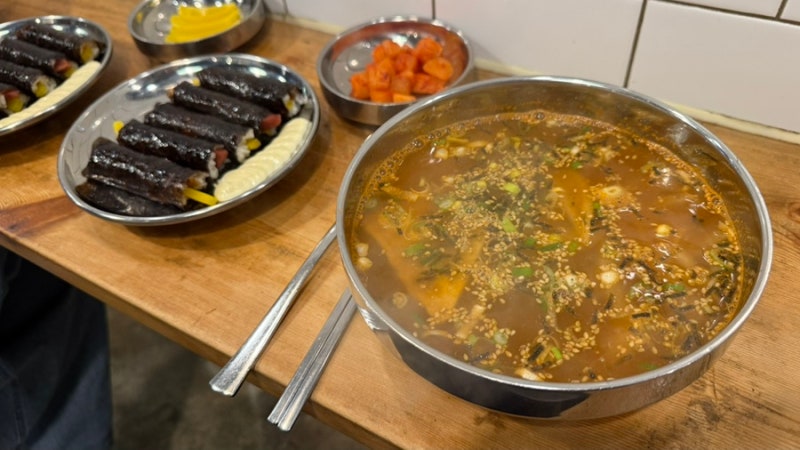 부산 중앙동 분식공장｜몇 번을 가도 맛있는 쫄우동 맛집