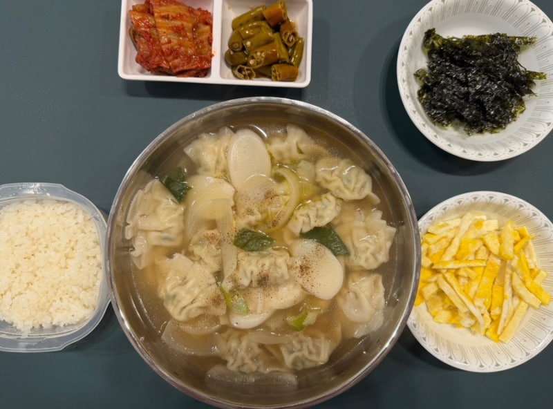 떡만두국 끓이는법, 육수링으로 간편하게 만드는 떡만두국 레시피
