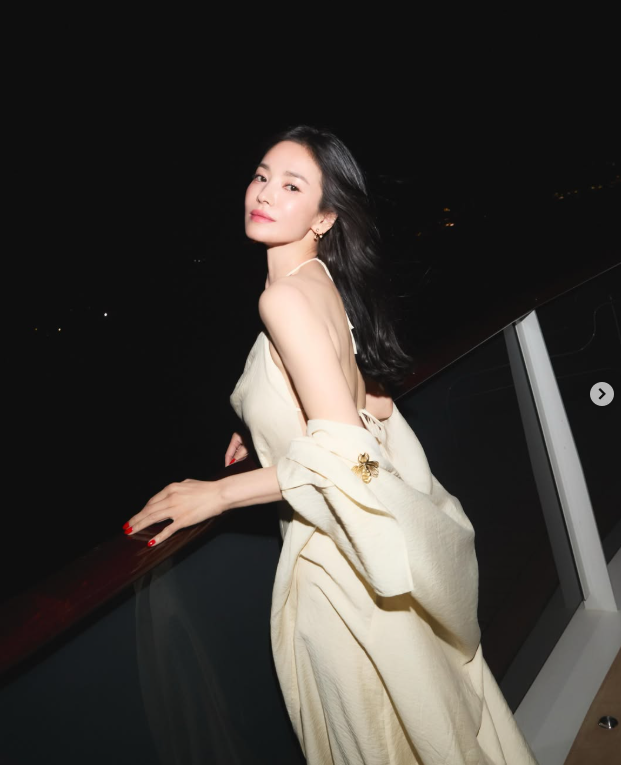 송혜교, 파리 근황보다 눈에 들어온 차기작 천천히 강렬하게(넷플릭스 시리즈)