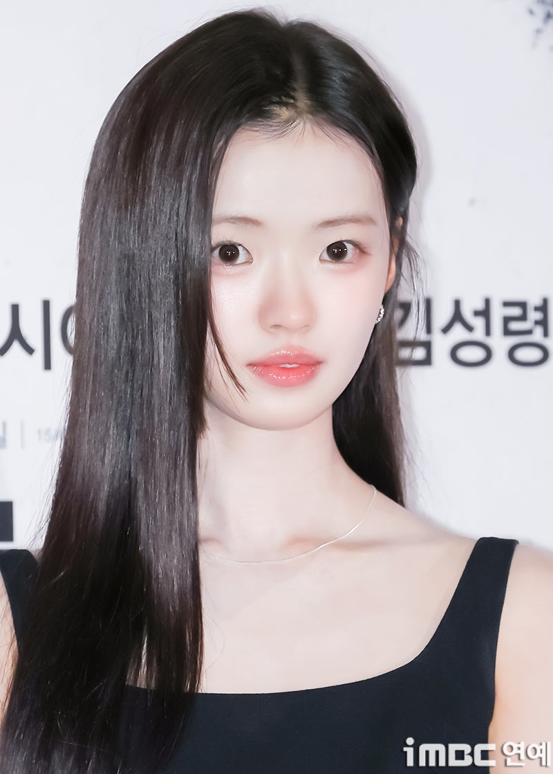 카리나급 소두 김시아 부활남, 압도적인 블랙 원피스 비율