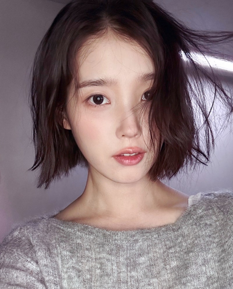 260919 아이유 '이 별로부터' 뮤비 촬영지 비하인드 셀카_ 단발미모, '호르헤 로페스' 케미 빛났....