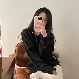 틸아이다이26FW 가을감성 가득한 차콜 니트추천
