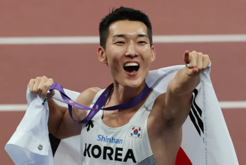 8살 교통사고 소년이 세계 1위로…스마일 점퍼 우상혁이 2m36을 넘기까지, 2026 아시안게임 금....