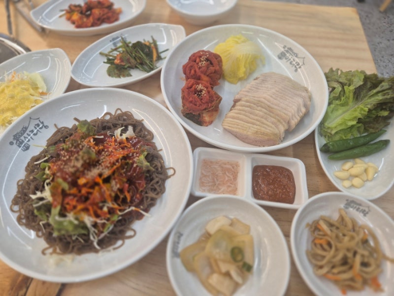 포항 보쌈 맛집 [박만배아리랑보쌈] 포항 오천점에서 즐긴 반반 보쌈과 서비스 쟁반국수 꿀 ....