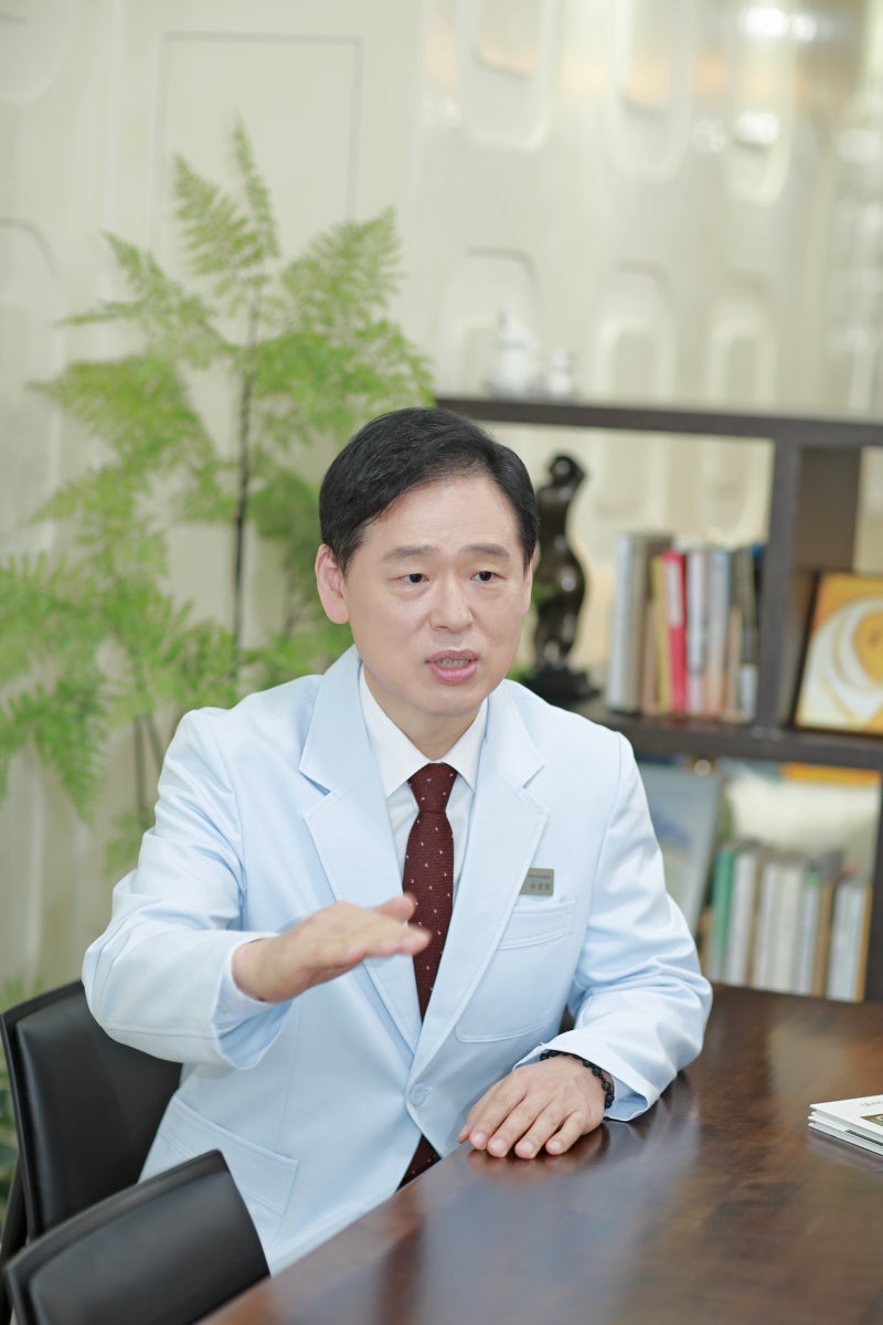 [송명철원장 의학칼럼] 라섹 후 시력이 다시 떨어졌다면, 재수술 전 꼭 확인해야 할 것들