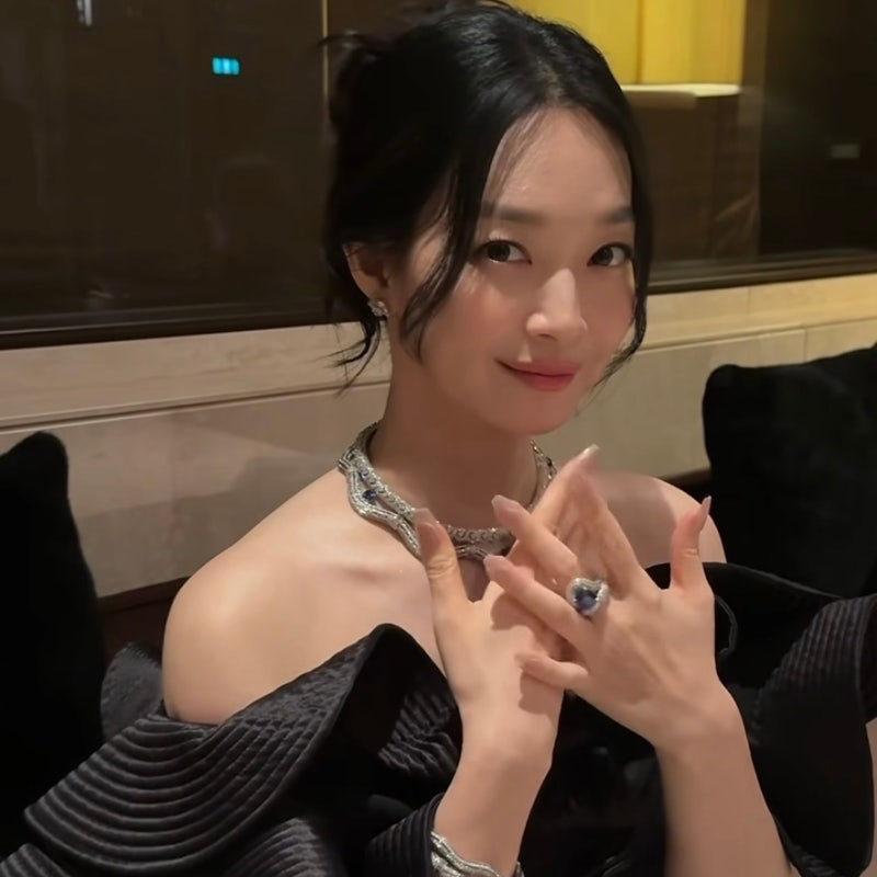 신민아 프로필, 나이, 김우빈, 10년 열애, 결혼, 시댁, 커피차, 40억 기부, 작품, 수목금, 재혼 ....