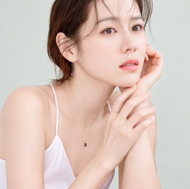 [손예진 프로필] "24년 만에 사극 복귀 스캔들" 나이 고향 학력 가족 남편 현빈 아들 출연작 드....