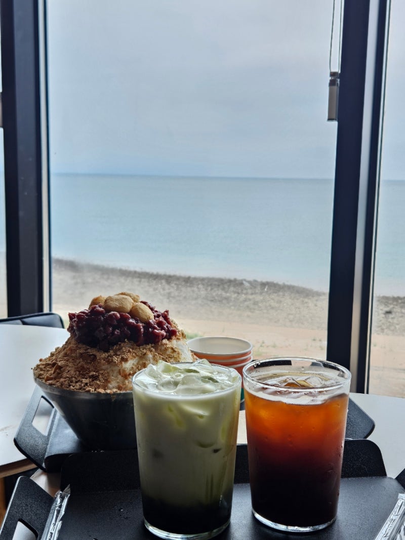 [영종도 카페] 왕산 해수욕장 근처 '피카피오' 바다 뷰 카페 / 빙수 맛집