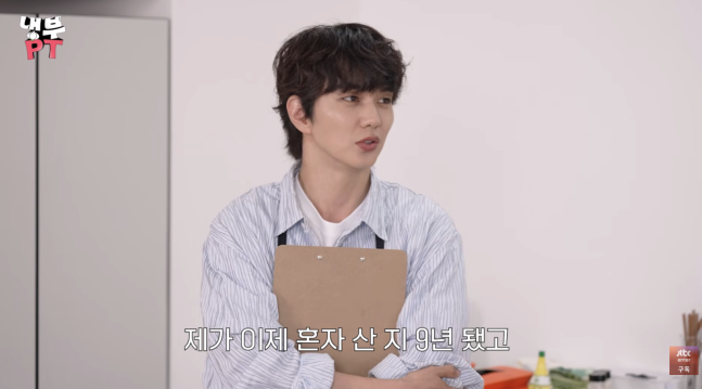 유승호 9년 혼자 생활 일상, 쉬는 날 요리 청소에 반려묘 돌보기